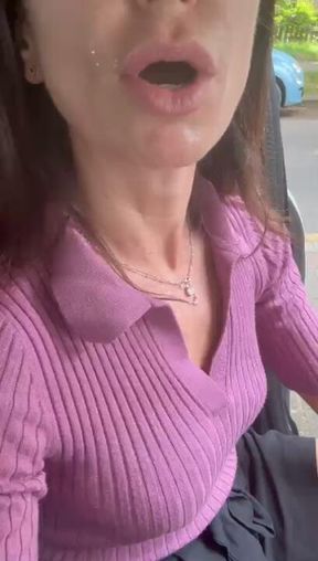 Ho sborrato in faccia a Anna Deluxe e poi cammina in strada con la sborra in faccia! I cum on Anna Deluxe face and she walk on the street with cum on