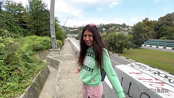 Teen beauty gets public blowjob and fucked in the bushes