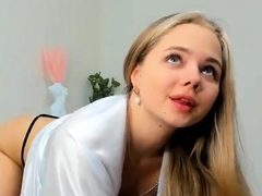 Busty MILF cam babe in lingerie pussy masturbation