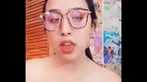 l. quiere ser castigada por ser traviesa