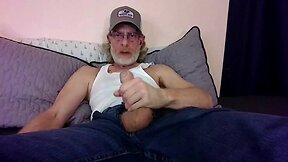 Daddys jeans solo play: exposing butthole and cumming