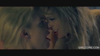 GIRLCORE Glam MILF Cherie DeVille Sits on Kenna James Face