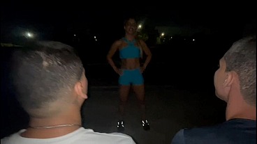ESPOSA MALHANDO NA RUA DE NOITE FAZENDO SEXO AMADOR NA RUA