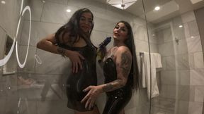 ASMR Latex Shower Shining W/Mistress Dolly