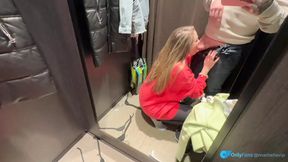 FIRST TIME getting blown and rode raw on a clothes rack in a dark fitting room.