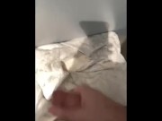 Masturbation dans les vestiaires de la piscine