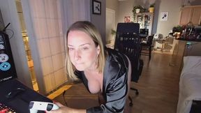 Live Streaming He Fucks and Creampies Me