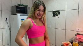 o marido saiu para trabalhar ele esperou eu chegar da academia e veio na minha porta