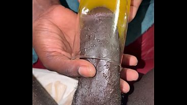 Ma copine utilise ma bite pour boire du jus d&rsquo_orange