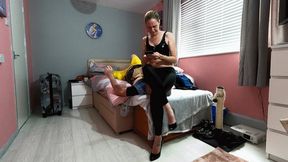 Danielle Wet Look Leggings Head Sitting (4K)