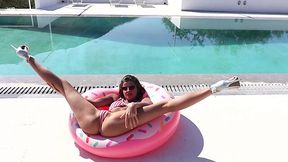 Tempting tanned babe with jewel plug in her anus Maria masturbates pussy by the pool side