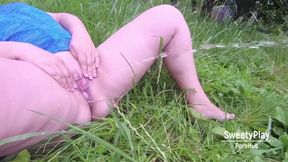 BBW Risks Pissing In Public Park Desperation