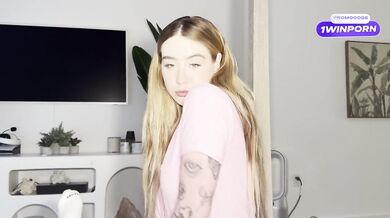 Morning Wood Sucked Off By Beautiful Green Eyed Step Sis- Rosie Rider