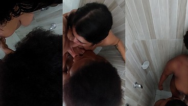 Trio Interracial En La Ducha