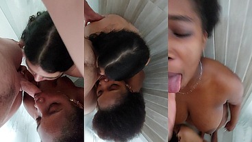 Trio Interracial En La Ducha