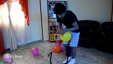 Crushing balloons with the shoes