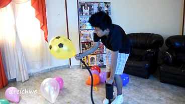 Crushing balloons with the shoes
