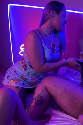 The Chubby Hottie Got so Horny That She Stuck Her Friend's Foot in Her Pussy