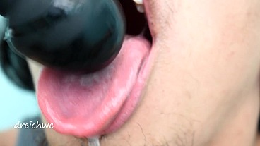 Electric domi on my tongue