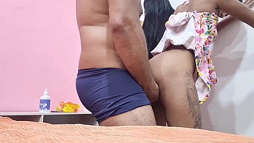 Para sair do castigo, temos que transar com nosso padrasto.