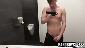Jock films himself in bathroom before stroking his huge dick