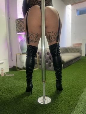 Do you like strippers??? Let me strip for you 😻☺🥰