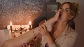 Pretty Weronika Worship Feet Of Stella Next To Mandala - Part 2 - HD 2560x1440