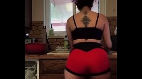 BIGO live slut PAWG likes to shake her ass in the kitchen
