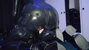 Heavy latex facesitting with Rubberscum