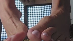 Giantess Boss with tiny assistant