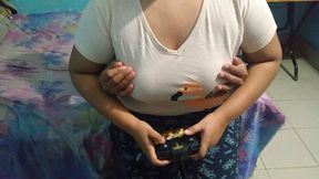 Step-sister gets her step-bro thronging her while playing games, parents MIA