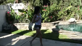 Happy couple gets handjob in broad daylight