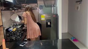 ME COJO ALA EMPLEADA DE SERVICIO EN LA COCINA