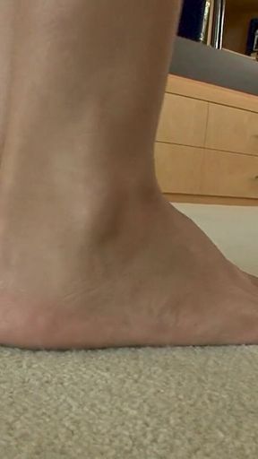 Alexis Breeze Leg Show Foot Fetish