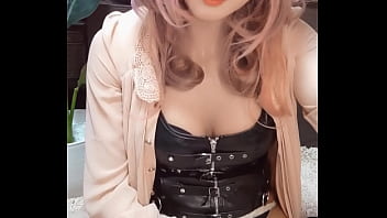 Individual shoot Video of a pink hair man'_s daughter