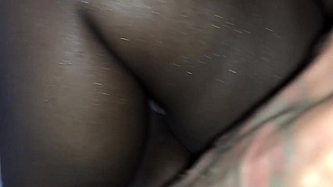 Eu e meu amigo fizemos uma suruba com a sozia da jojo todinho demos uma surra de pica nela