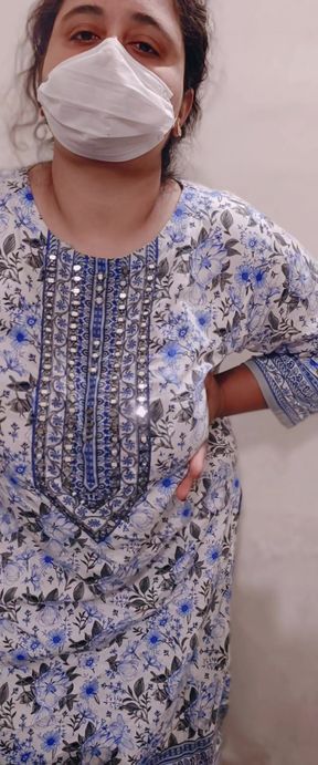 Pakistani hot model Zara khan showimg her big watermelon