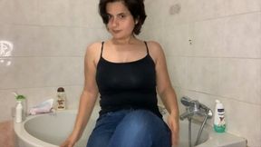 I take a shower in my levis jeans - CUSTOM VIDEO