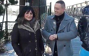 Baise dans la neige et gang-bang !