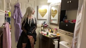 Emo Crossdresser Puts on Buttplug and Jerks off