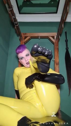 Worshipping latex feet and latex gloves