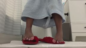 Temptress Mango's Toilet Time 11 - Toilet Fetish Fantasy and Ebony Foot Fetish