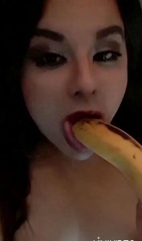 Miss Madii banana blow job  NO AUDIO