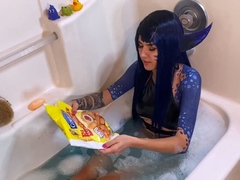 Cosplay teen vixen flaunting her sexy body in the bathtub