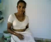 Indian amateur housewife showed off her natural tits on camera