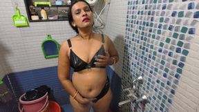 Desi Indian Marathi Kavita Nude Bath with Hairy Pusssy and Squtering