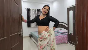 Married Indian housewife gets wet from her own juice