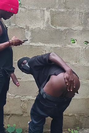 Bend Ebony Creamy Bussy in an Uncompleted Building