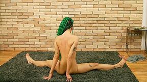 Didi Demonstrates Her Naked Sexy Body To You Different Poses