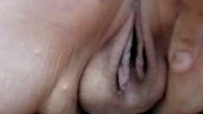 How to make a mature lady squirt by fingering her flabby snatch